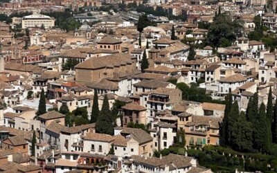 Cómo organizar el desplazamiento y evitar imprevistos al viajar a Granada para una oposición
